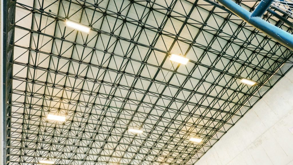 Overhead steel roof structure and light fixtures in an industrial building